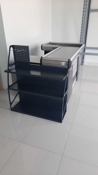 Прикассовые стеллажи, дисплей на кассу