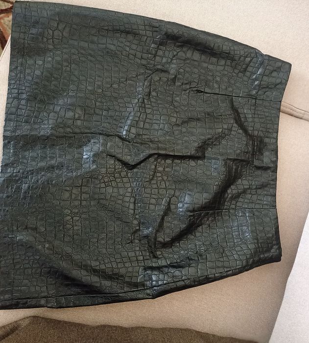 Къса кожена пола