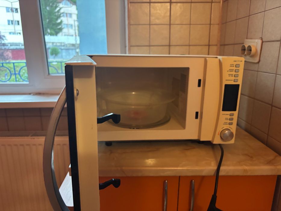 Vand cuptor cu microunde