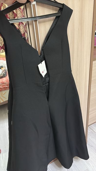 Продам платья EXQUISE