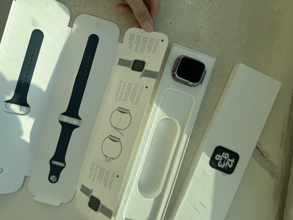 Эпл вотч SE продам !