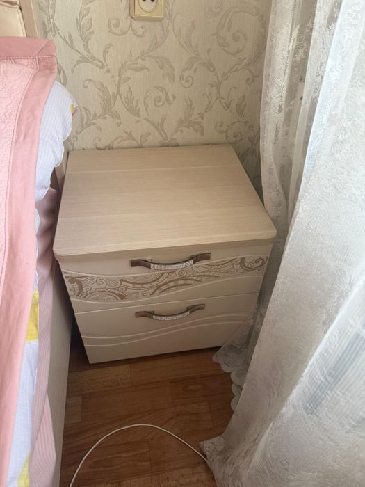 Продал в спальне гарнитур