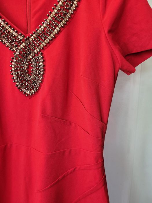 Rochie rosie cu margelute