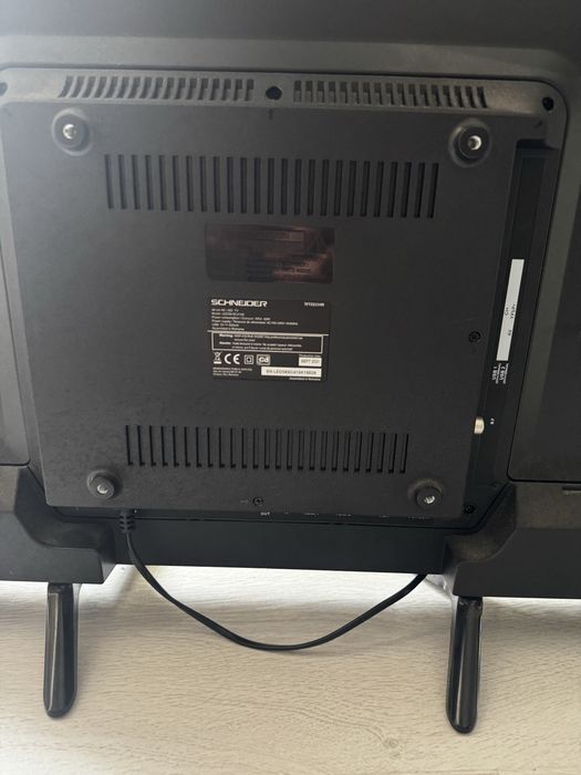 Televizor LED Schneider 98 cm
