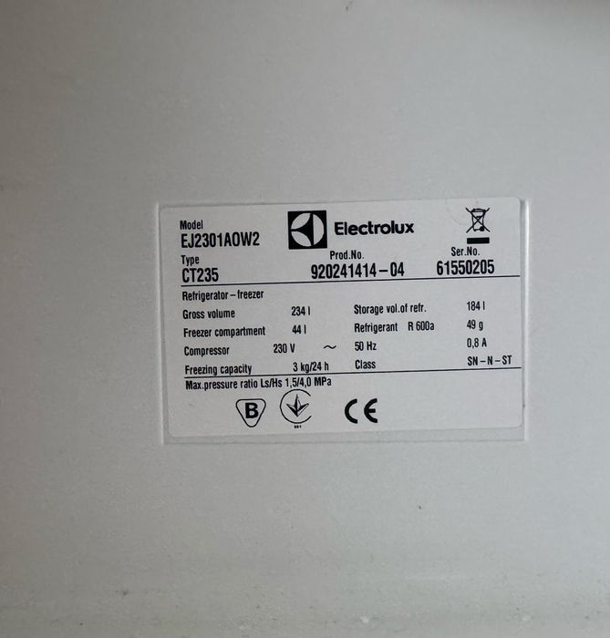 Продавам хладилник Electrolux