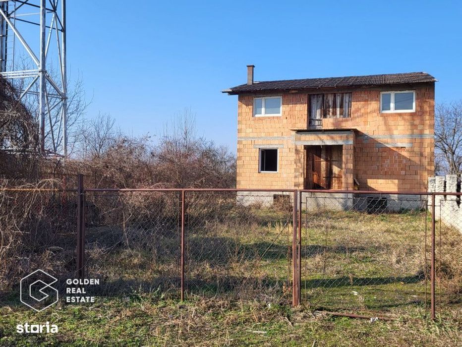 Casa la rosu, teren 7105 mp, Lipova