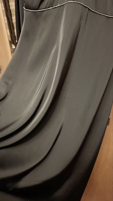 Продам платье атласовое