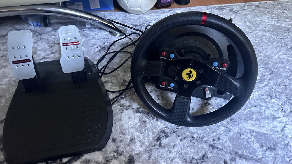 volan thrustmaster t300rs