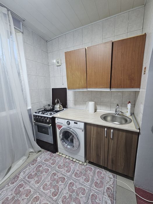 1/3/4 метро Буюк Ипак йули Капиталбанк.всё есть. S=35м².Маклер