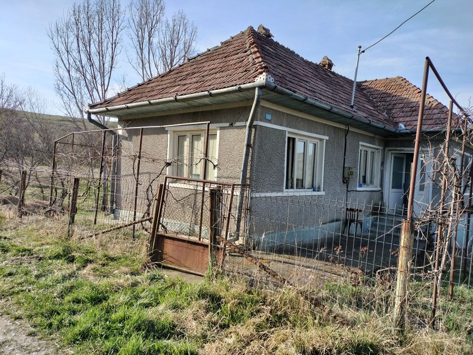 Vând casă  în comuna Cornești sat lujerdiu judetul Cluj Napoca