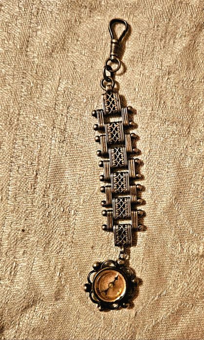 Изящен сребърен компас