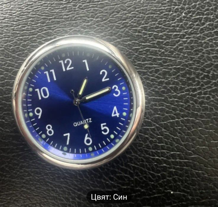 Различни цветове автомобилни часовници