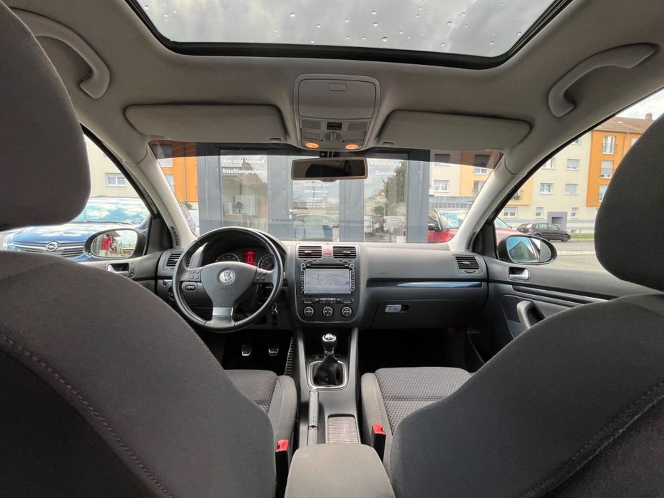 Продавам Голф 5 2.0tdi 140кс на ЧАСТИ, както и ВСЯКАКВИ други голф 5ци