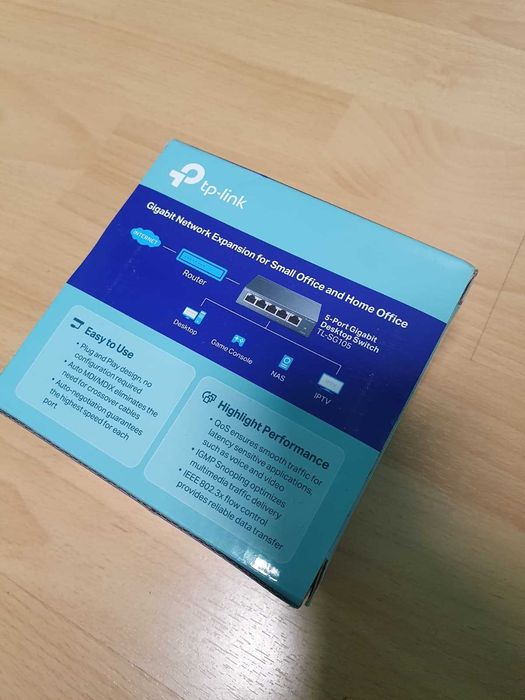 Switch Desktop Metal cu 5 Porturi 10/100/1000Mbps 1 GB
