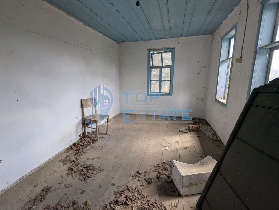 Къща с голям двор и кладенец в село Благоево, област Велико Търново