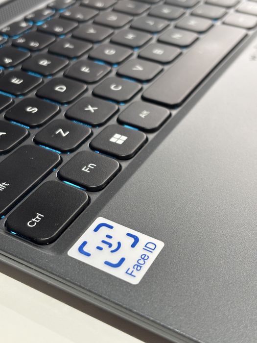 Hp core i3 8chi avlod ideal holatda