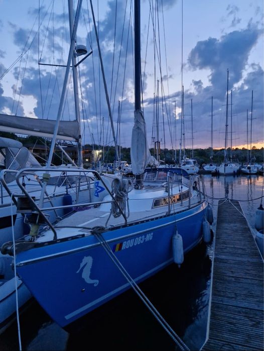 Velier FriendShip 28