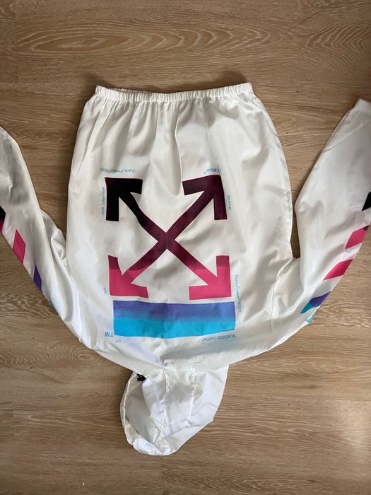 Off white L мъжка ветровка