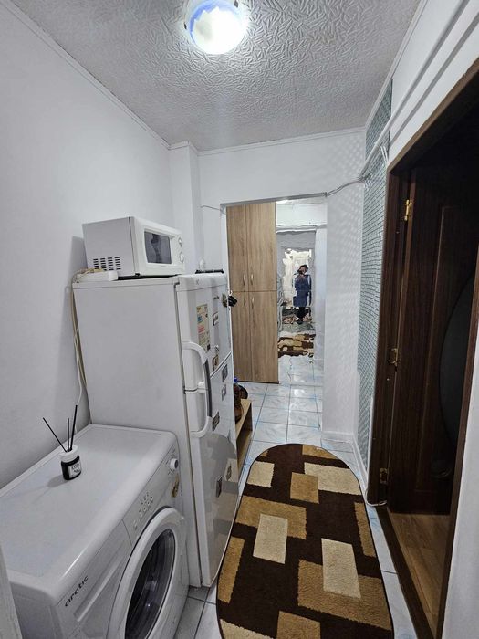 Închiriez garsoniera
