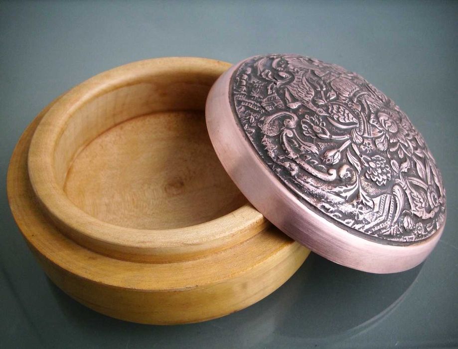 Кутия за бижута с медна пластика