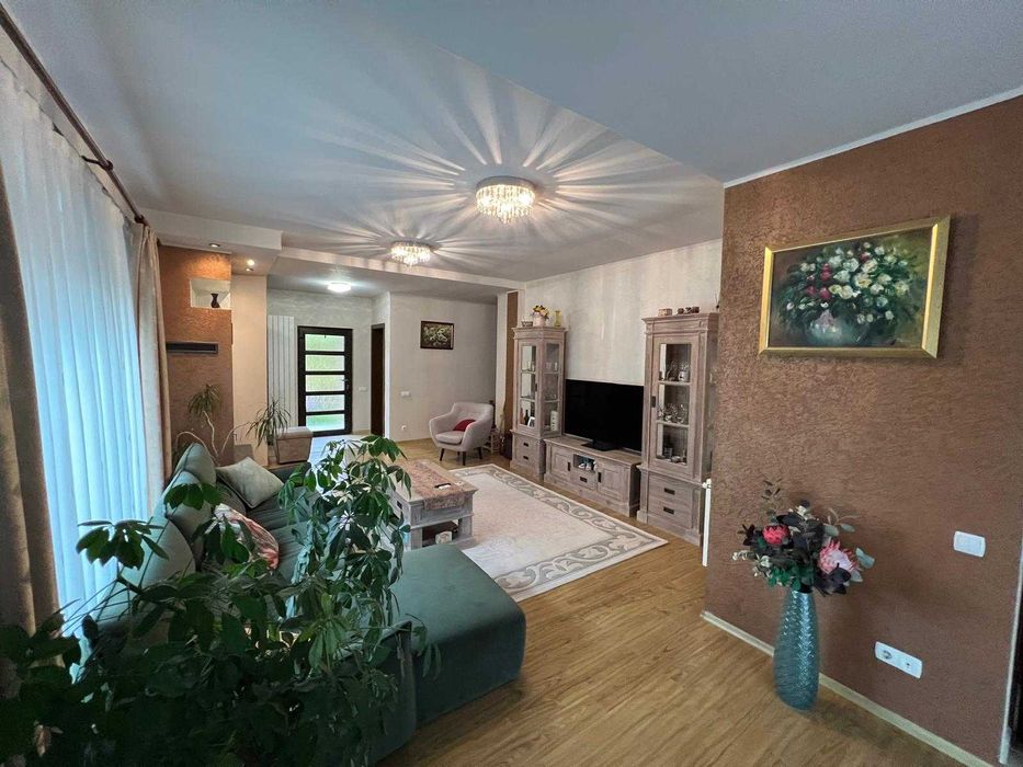 Casă deosebită ALBA IULIA, 4 Camere, Zonă Deosebită, 1/2 DUPLEX