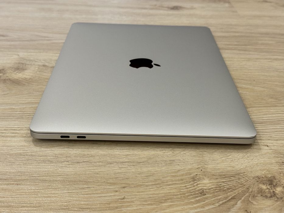 Като Нов 13.3'Macbook Pro M1/8GB Ram/256GB SSD