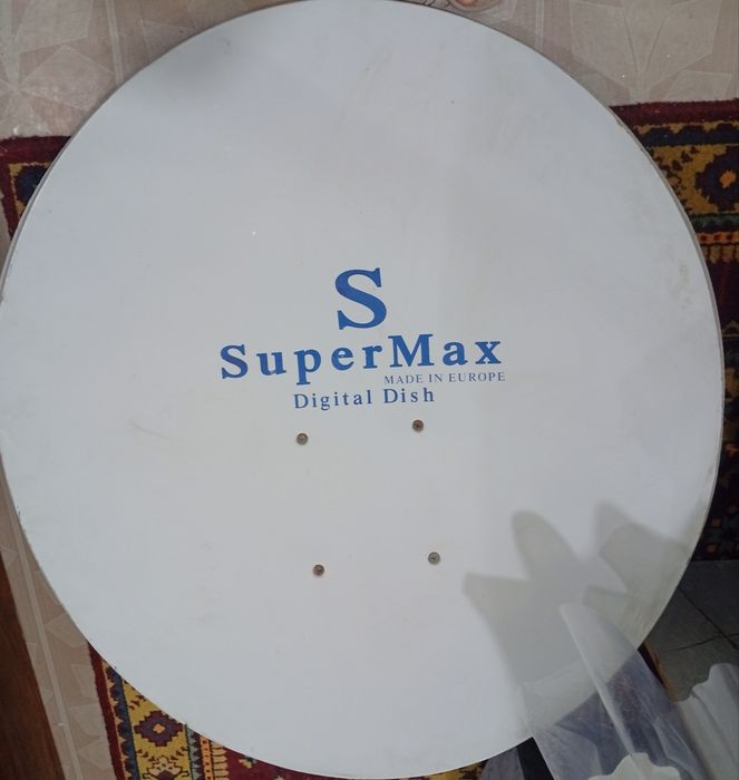 Продам спутниковую антенну SuperMax 90 см с креплением и двумя конверт