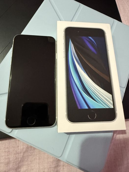 iPhone SE 2020 отлично състояние