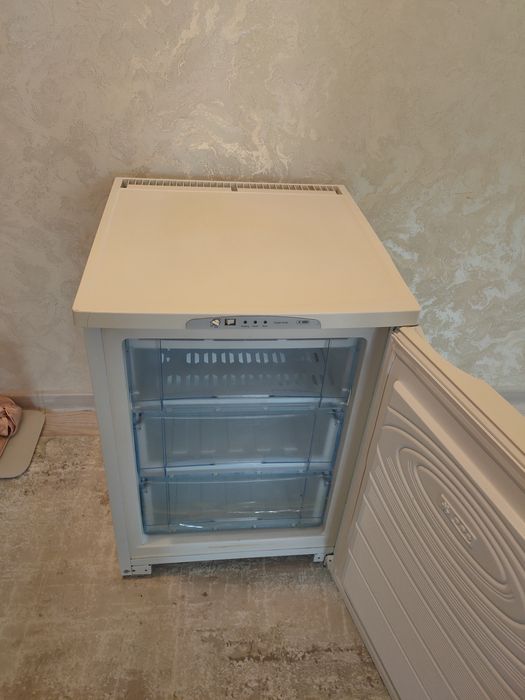 Морозилка продам