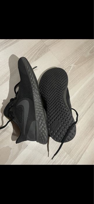 Nike revolution 5