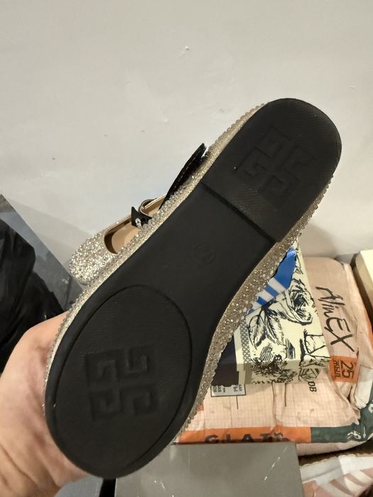 Продам детские туфли