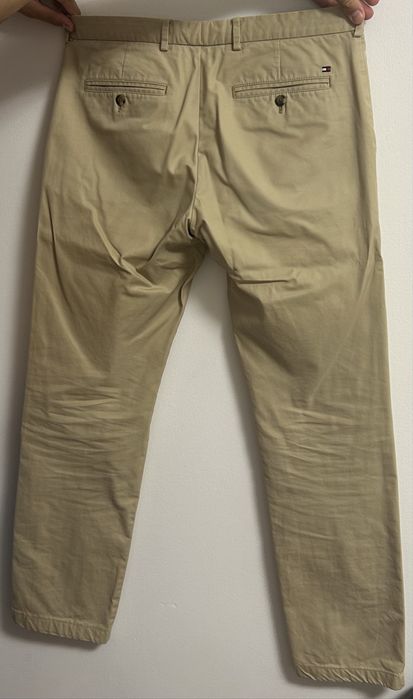 Pantaloni Tommy Hilfiger chino bej masura 34/34