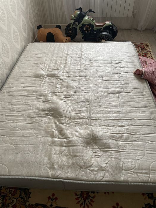 Матрас б/у для спальной комнаты