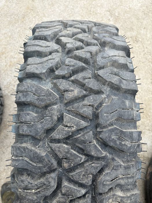 Продавам гуми за кал