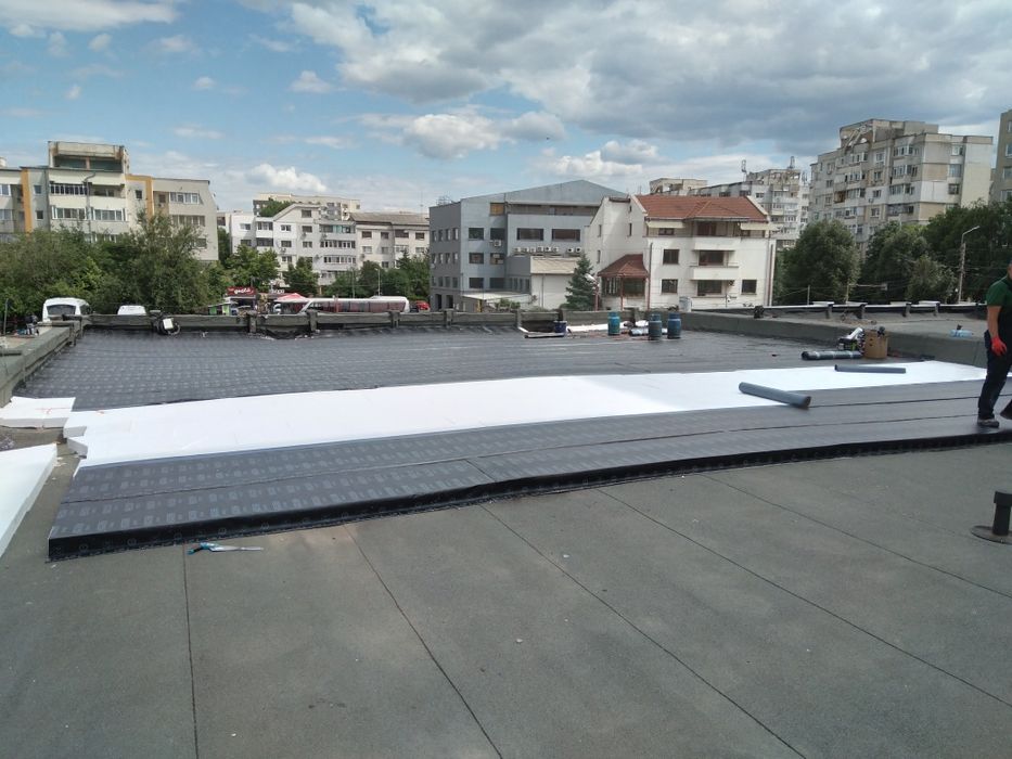 Execut hidroizolațiii și termoizolații pe terase, hale și fundații