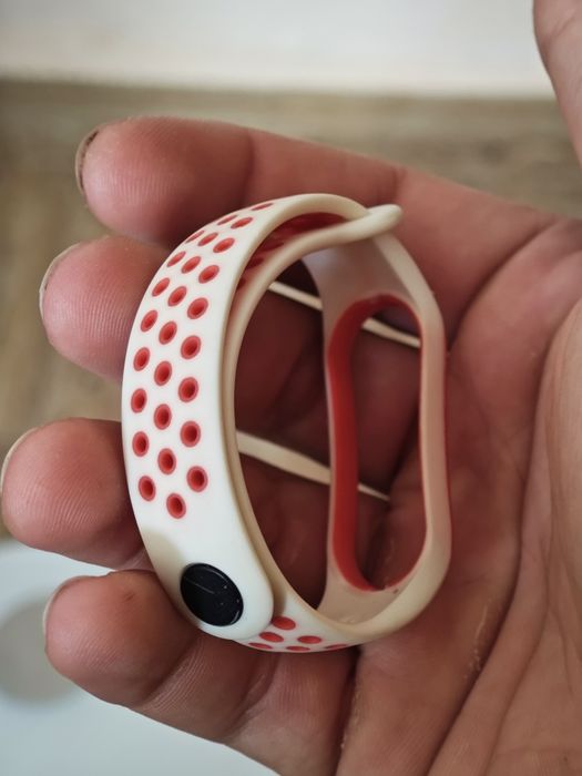 Mi Band 6 + допълнителна каишка мартеница