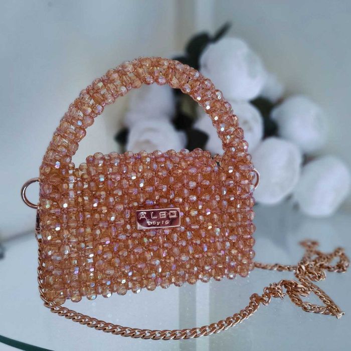 Sumka qo'l mehnati bilan qilingan