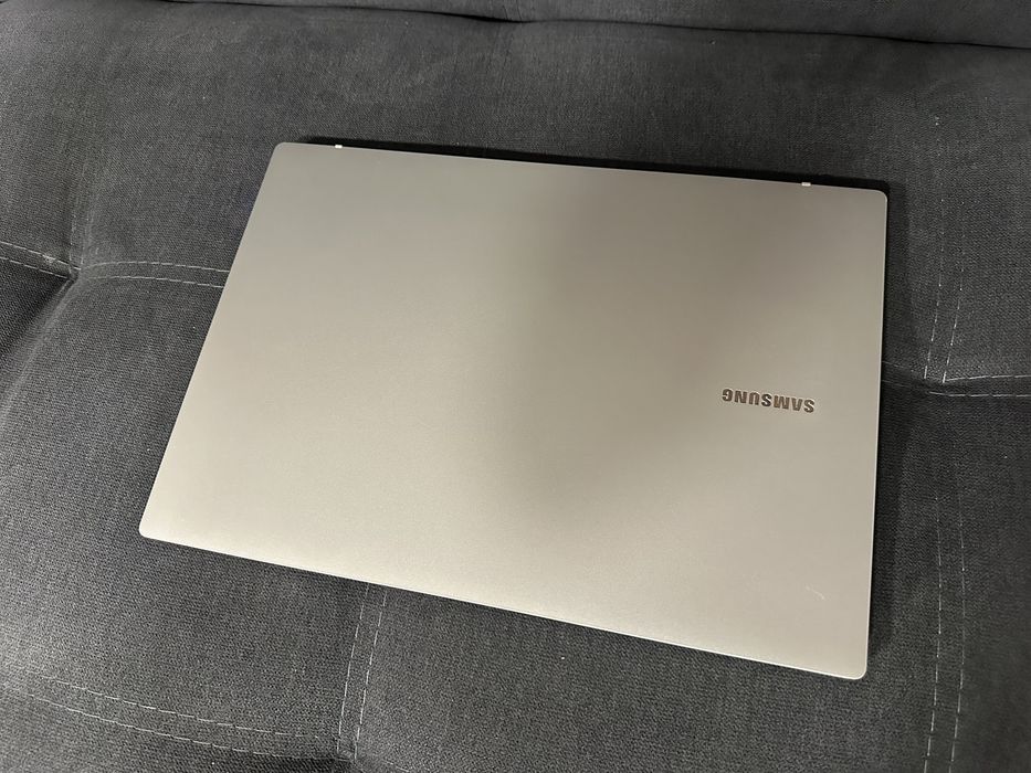 Ультрабук Samsung / IPS Full HD / До 14ч работы / Type-C / Win 11
