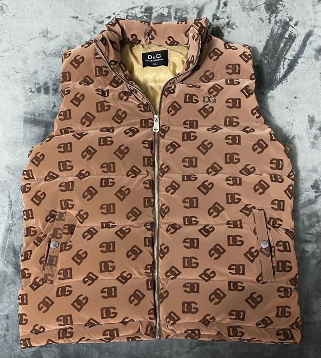 Vând vesta noua de bărbați