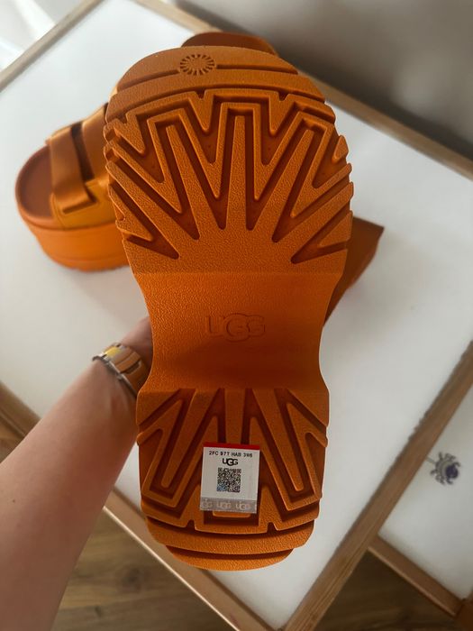 Оригинални сандали UGG в оранжев цвят, 37 р-р