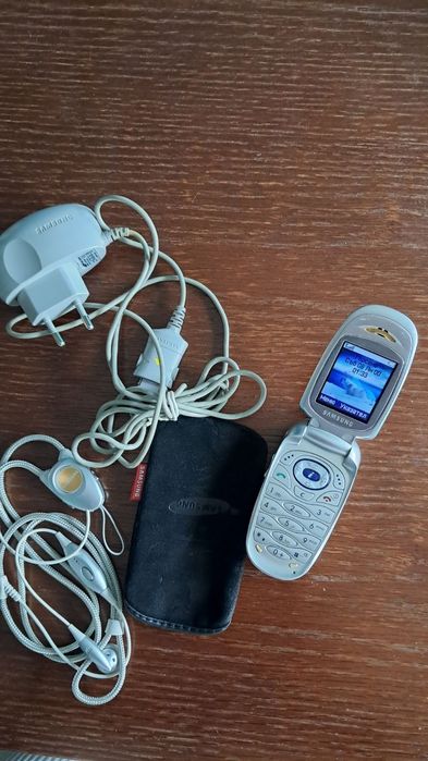 Телефон  Samsung