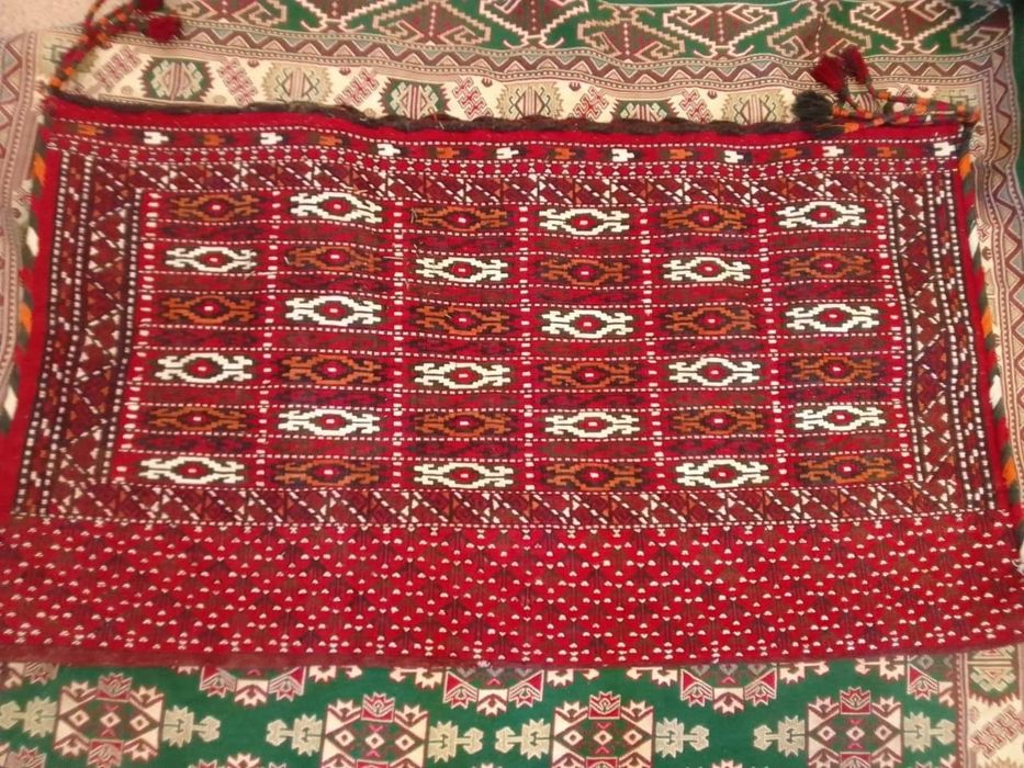 Қол өнер сатылады