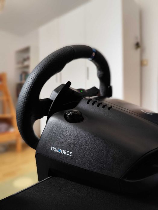 Геймърски волан Logitech G923 + Shifter за PS5/PS4/PC
