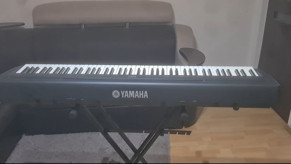 Yamaha P-85 | Pian digital 88 clape grele + stativ + pedală