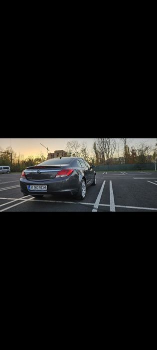 Vând Opel Insignia
