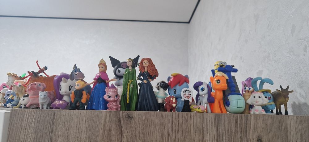 Продам всю коллекцию игрушек от kinder surprise