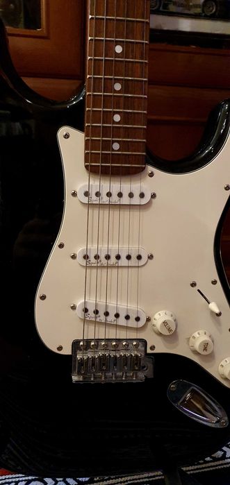 Peavey Rage 158 китарно комбо усилвател Squier by Fender соло китара