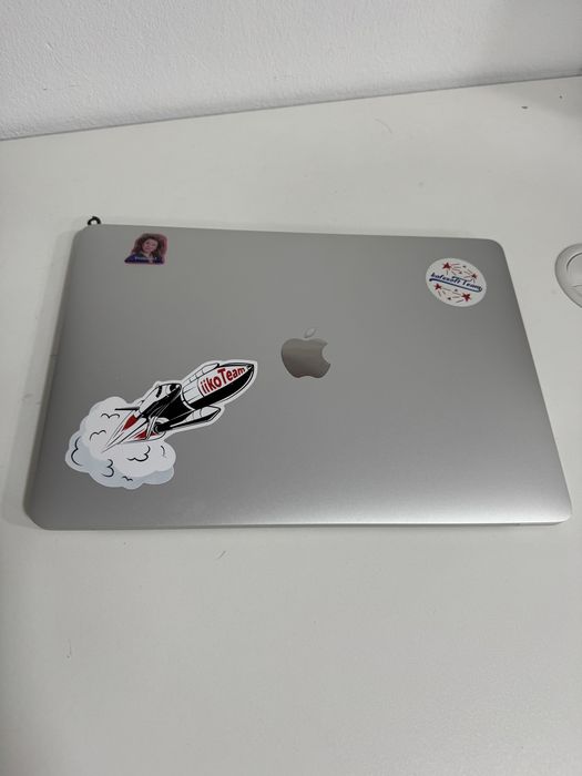 Macbook pro 13 m1 8/256gb