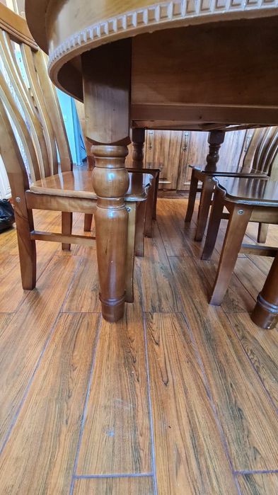 Стол и стулья на 4 человека