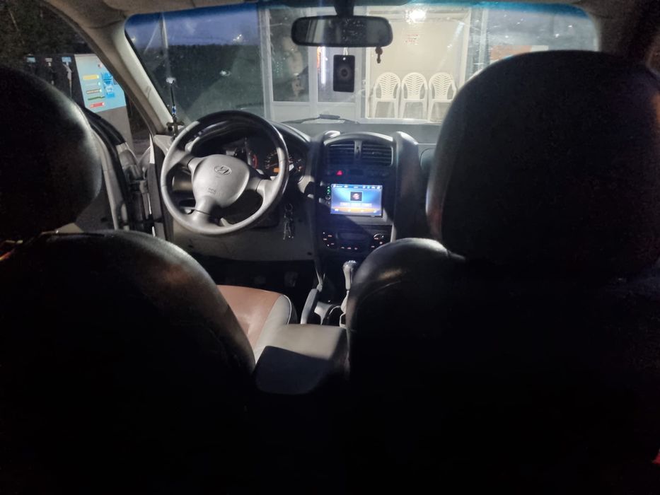 Hyundai Santa Fe 2003 – 4x4, piele, navigație